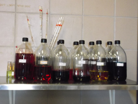 Fabrication de parfum : ajout de colorants